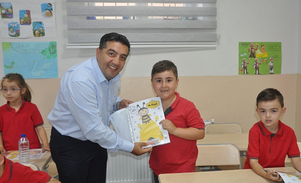 Öğrenci̇ler Karne Heyecani Yaşadi 