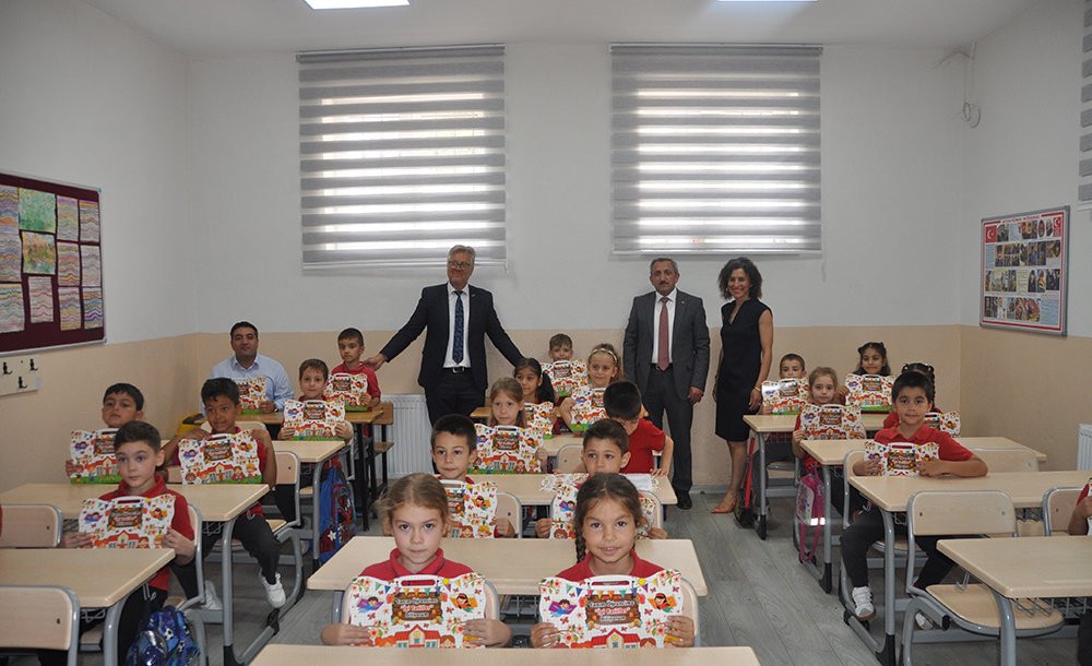 Öğrenci̇ler Karne Heyecani Yaşadi 