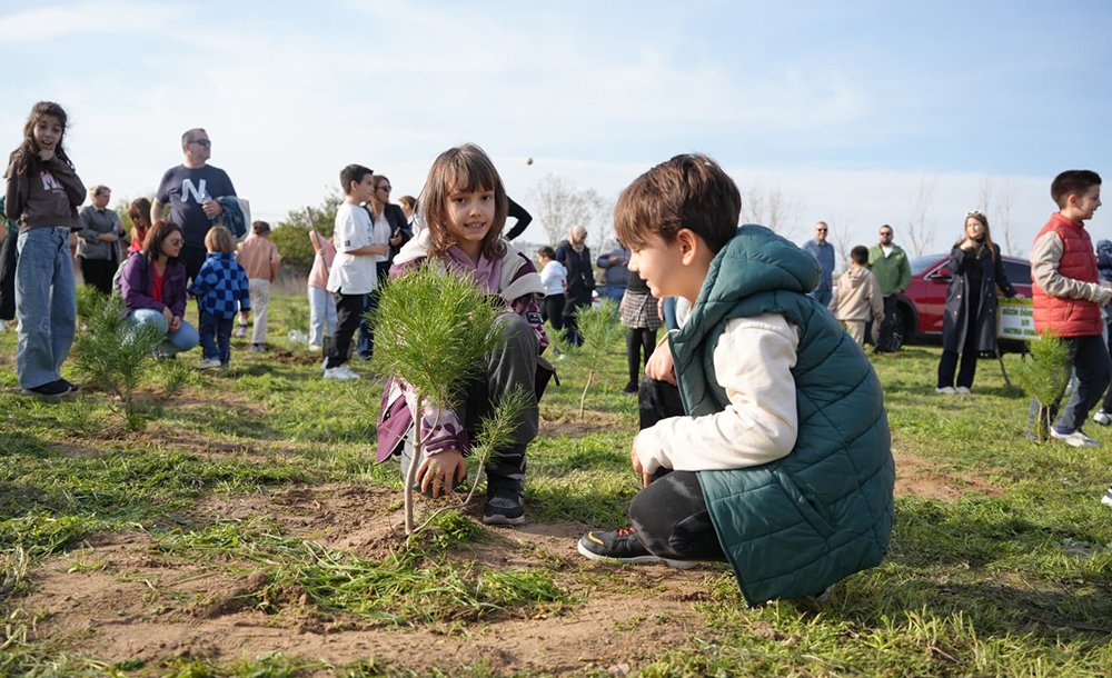 Öğretmenler Ormanı'nda Fidanlar Toprakla Buluştu
