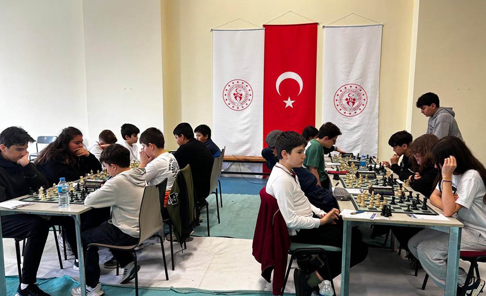 Okul Takımlarında Dereceye Girenler Ödüllerini Aldı 