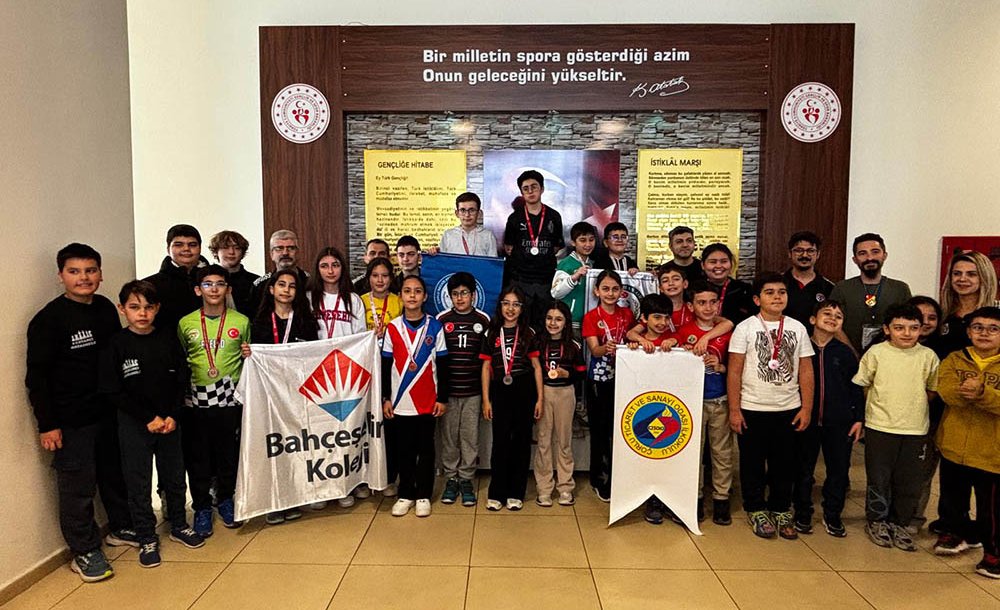 Okul Takımlarında Dereceye Girenler Ödüllerini Aldı 