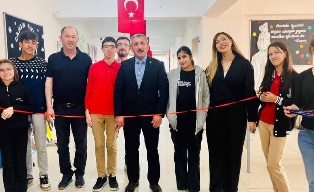Okulda Yilsonu Sergi̇si̇ Düzenlendi̇ 