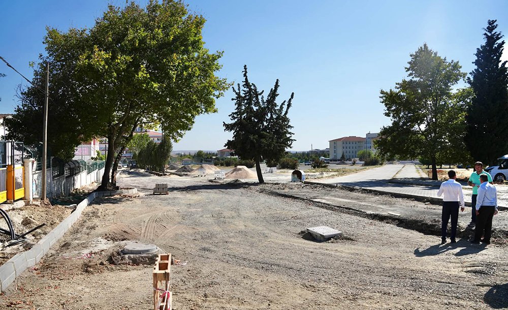 Okullar Bölgesi̇nde Yol Çalışmaları Sürüyor