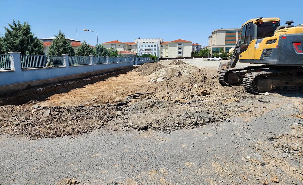 Okullar Bölgesindeki Yol Çalışmaları Sürüyor 