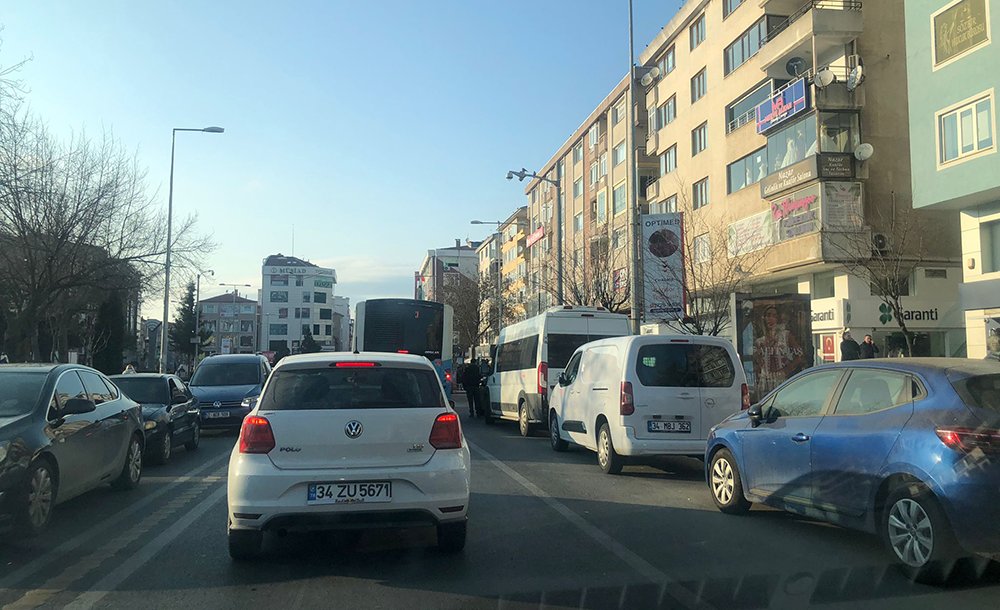 Omurtak Caddesi'nde Trafik Sorunu