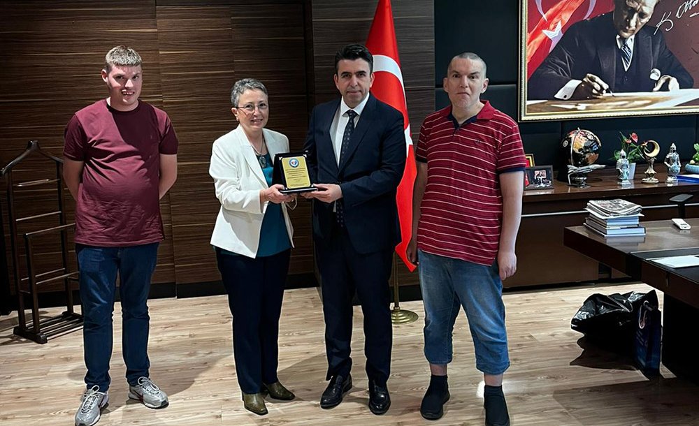 Otizmli Bireylerden Kaymakam Eren'e Teşekkür 