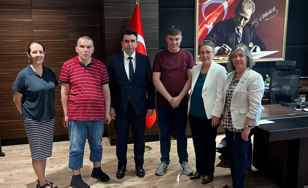 Otizmli Bireylerden Kaymakam Eren'e Teşekkür 