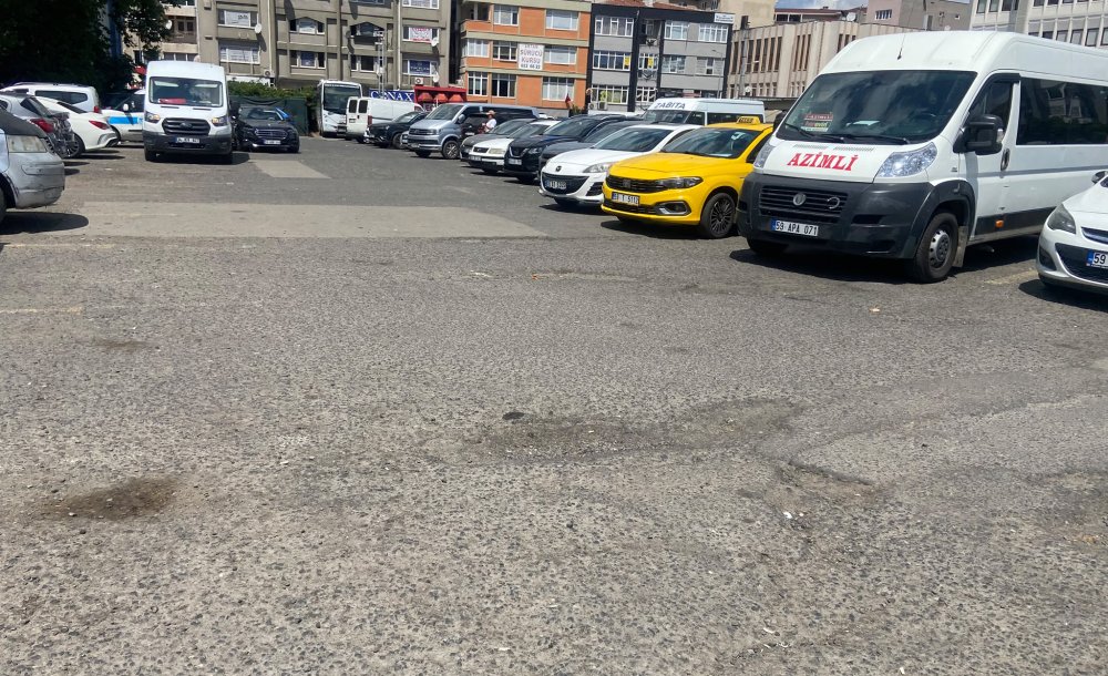 Otopark Köstebek Yuvası Gibi