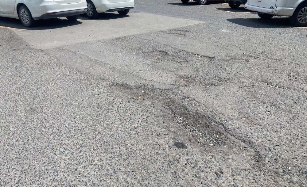 Otopark Köstebek Yuvası Gibi