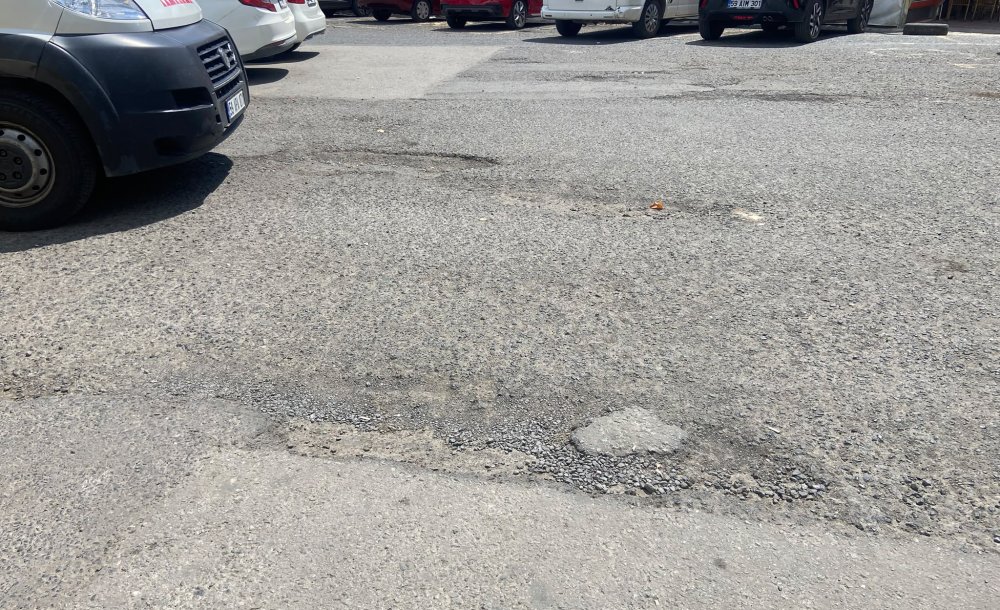 Otopark Köstebek Yuvası Gibi
