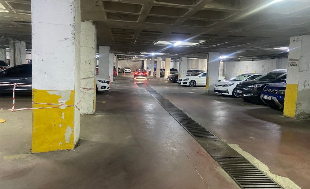 Otoparkın İçi Yıllardır Böyle