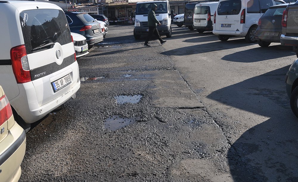 Otoparkın Zemininde Yine Çukurlar Oluştu 