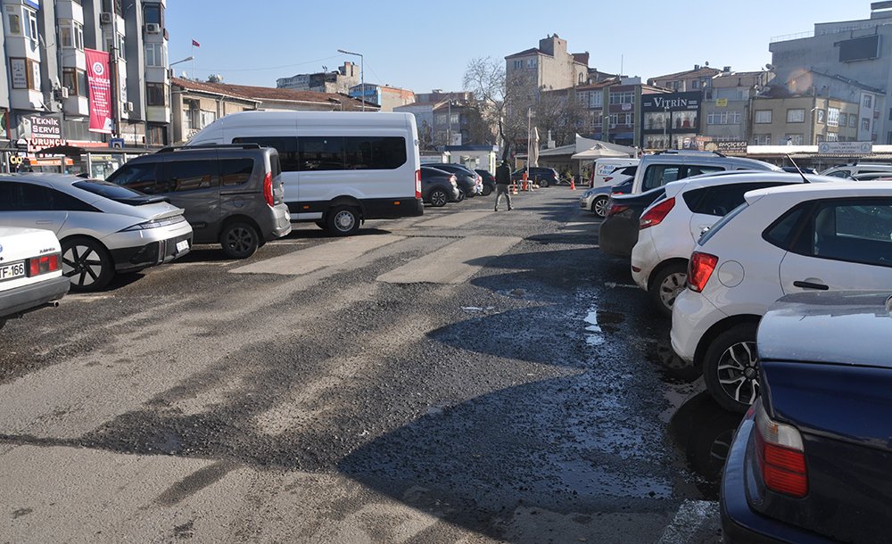 Otoparkın Zemininde Yine Çukurlar Oluştu 