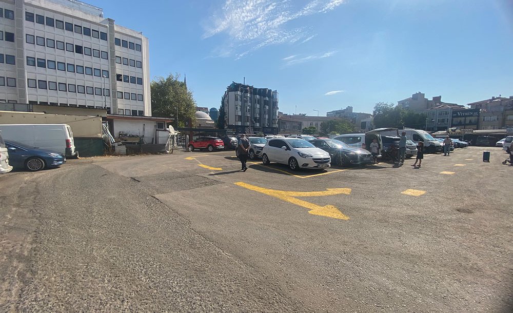 Otoparkta Çizgiler Yeniden Çizildi 
