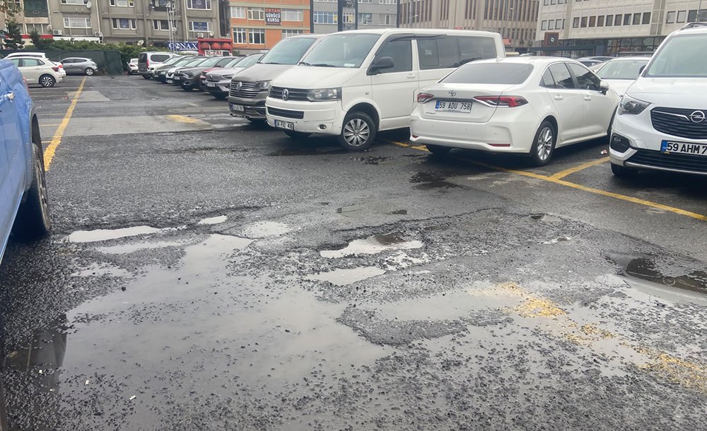 Otoparktaki Çukurlar Tepki Çekiyor