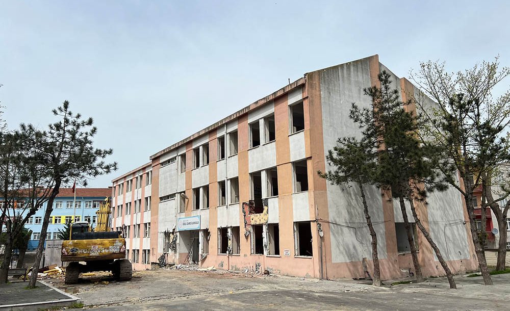 Özel İdare İlkokulu'nda Yıkım Başladı