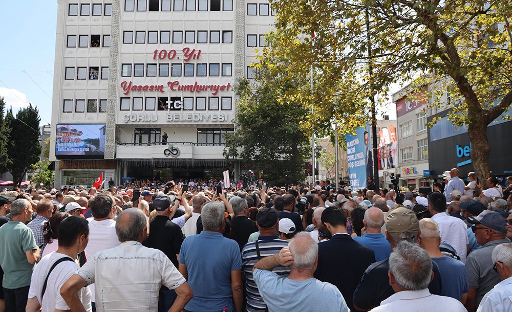 Özgür Özel'e Coşkulu Karşılama 