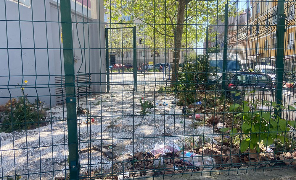 Parkın Bir Bölümü Pislik İçinde 