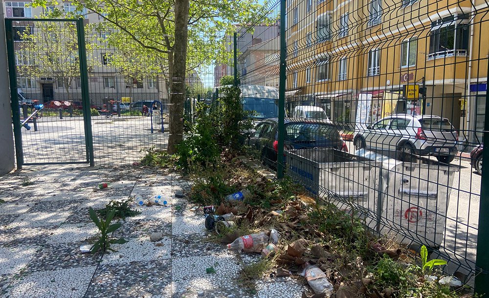 Parkın Bir Bölümü Pislik İçinde 