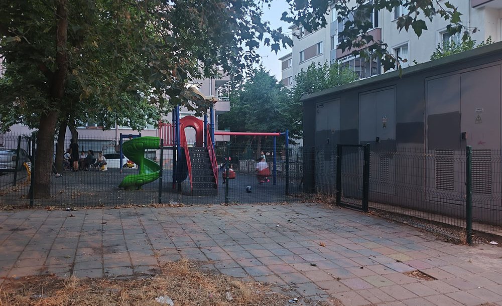 Parkın Karanlık Olması Tepki Çekiyor