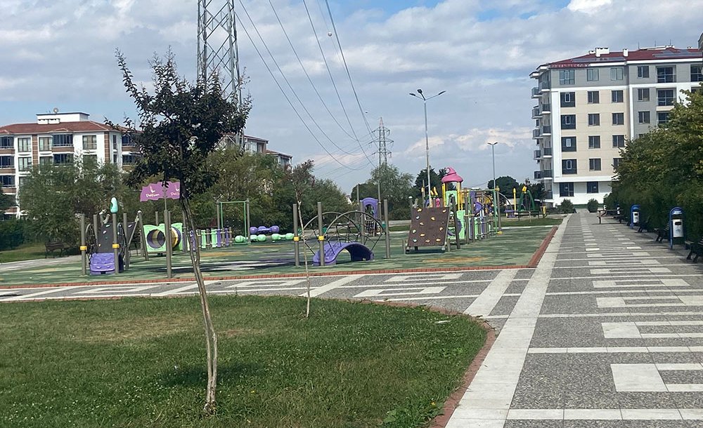 Parkın Temizliği Ve Bakımı Dikkat Çekiyor 