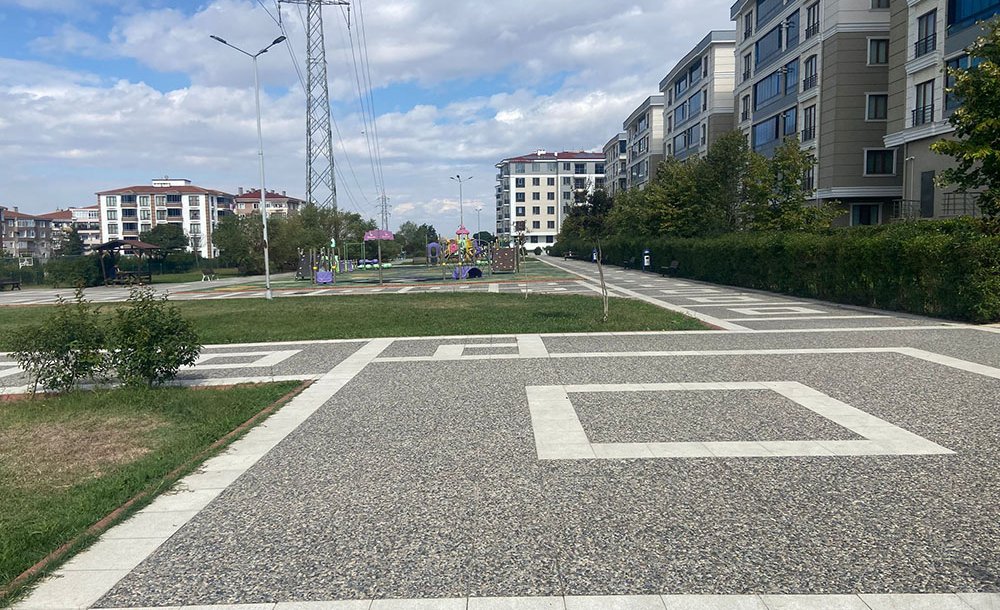 Parkın Temizliği Ve Bakımı Dikkat Çekiyor 