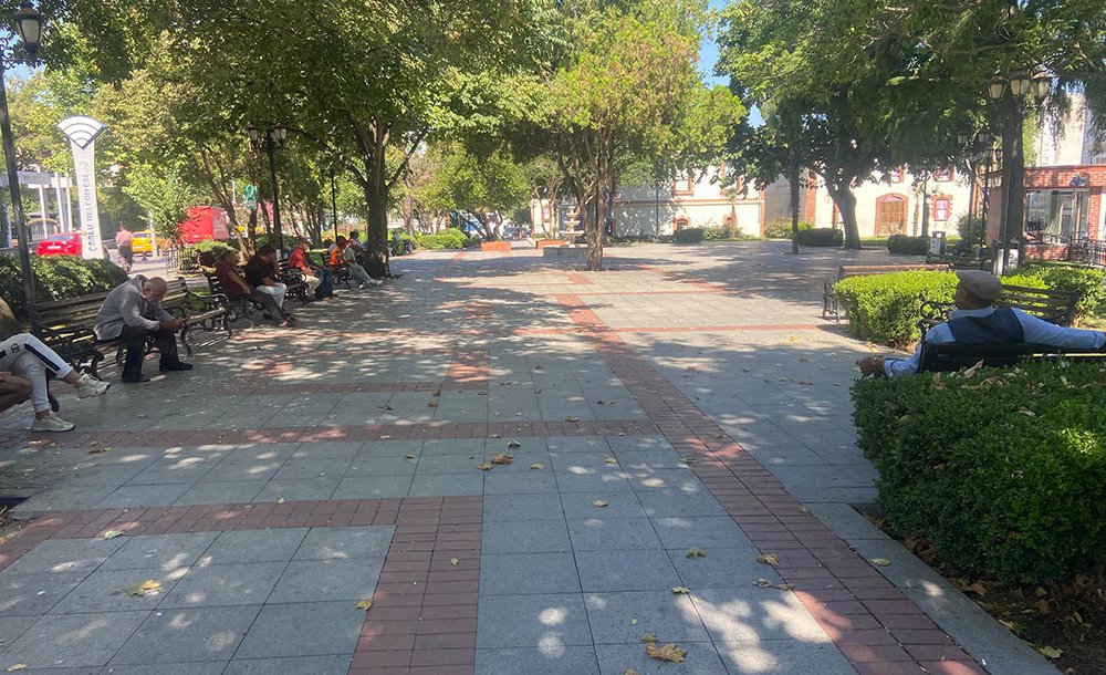 Parklardaki Kirlilik Tepki Çekiyor