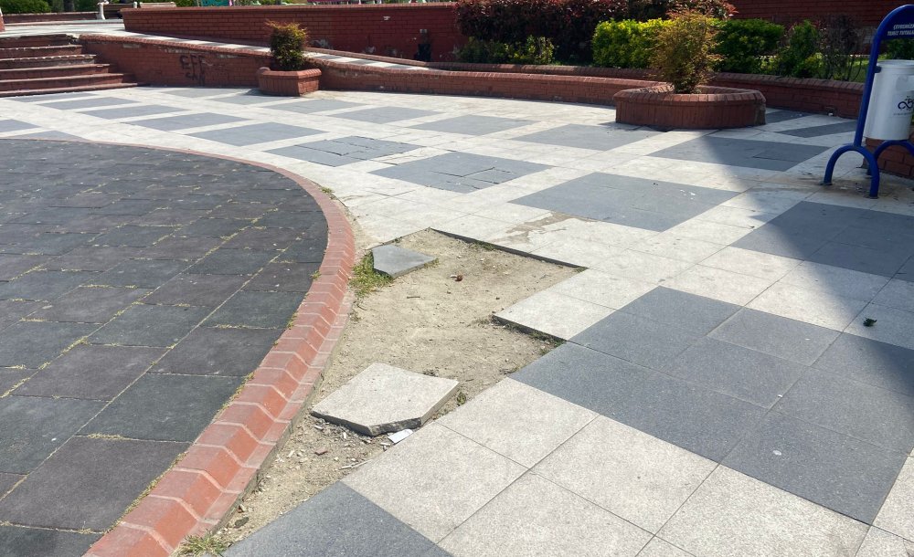 Parktaki Bu Görüntüler Tehlike Oluşturuyor 