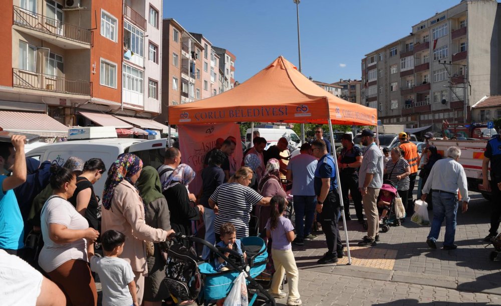 Pazar Yerinde Aşure Bereketi