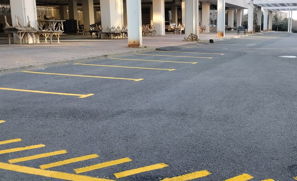 Pazar Yeri̇ne Park Çi̇zgi̇leri̇ Çi̇zi̇ldi̇