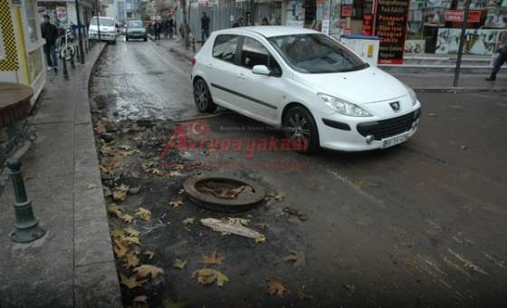 Yol Çamur Deryasına Döndü