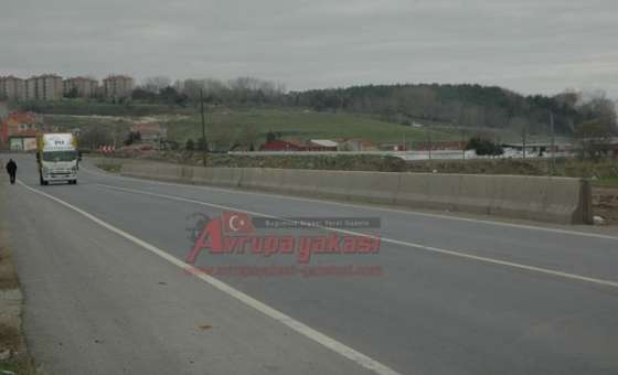 Ahmet Taner Kışlalı Caddesine Beton Bariyer