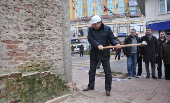 Tekirdağ Belediye Başkanı Dalgıç Yıkımda Ilk Balyozu Vurdu