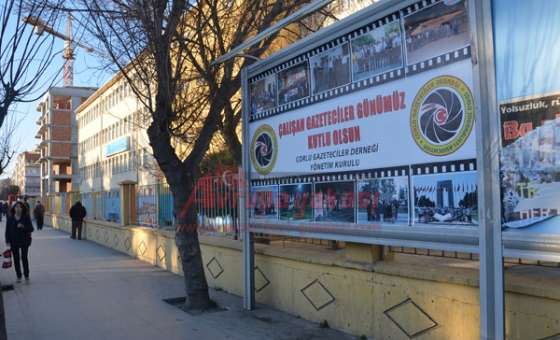 Çorlu Gazeteciler Derneği'nden Billboardlı Kutlama