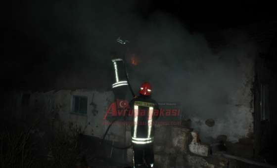 Çorlu`da Ev Yangını