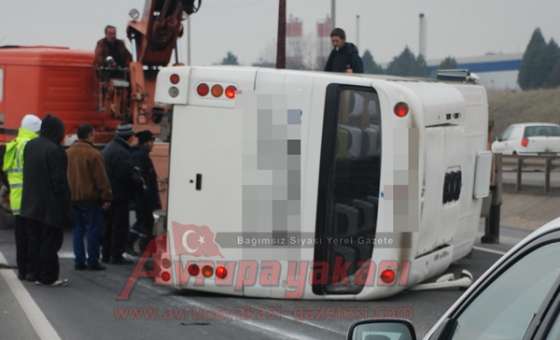 İşçi Servisi Devrildi Şoförü Yaralandı