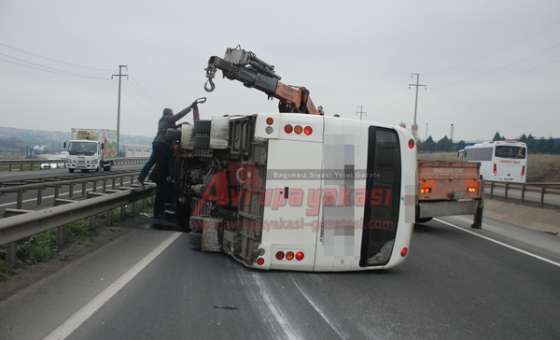 İşçi Servisi Devrildi Şoförü Yaralandı