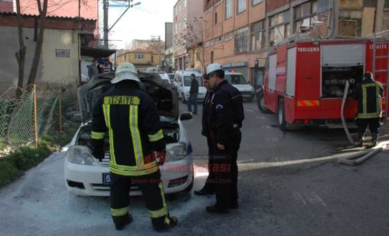 Seyir Halindeki Polis Aracı Yandı
