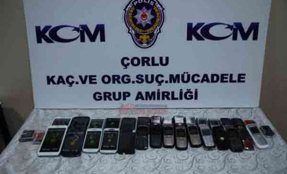 Çorlu Kom Ekipleri Kaçak Cep Telefonu Aksesuarı Ele Geçirdi
