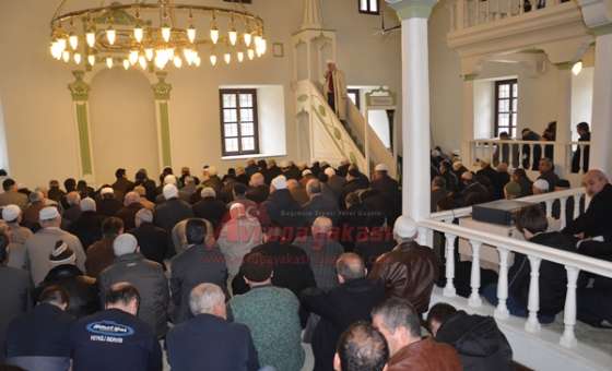 Fatih Cami'nde İlk Cuma Namazı