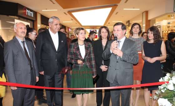 Aka Koleji`nden Kristalografi Sergisi