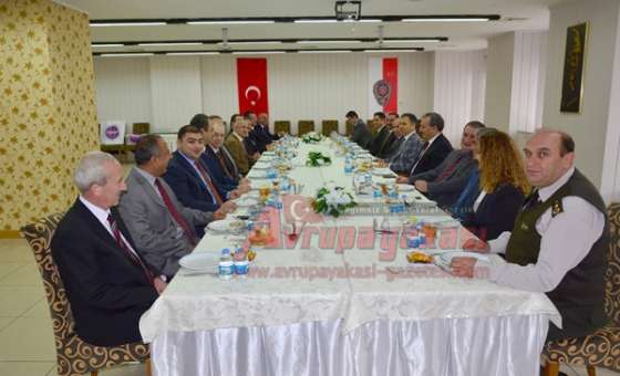 Vali Ali Yerlikaya'dan Vali Yardımcısı Ve İl Emniyet Müdürü Onuruna Veda Yemeği