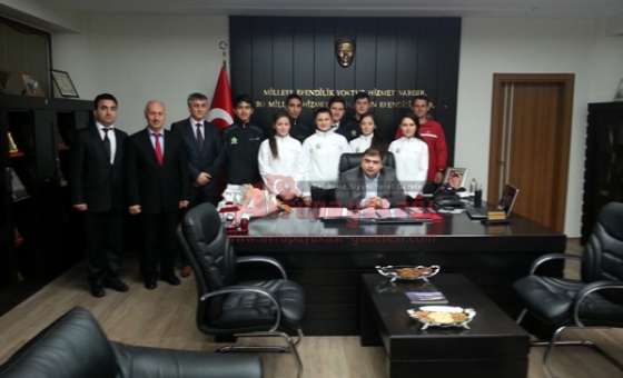  Deri Sanayicileri Endüstri Meslek Lisesi Badminton Takımı Türkiye 5.'si Oldu