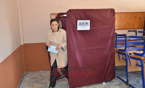 Özlem Yemişçi Kendi Sandığından Çıkamadı