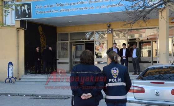 Sandık Başında 11 Kişiye Tutuklama