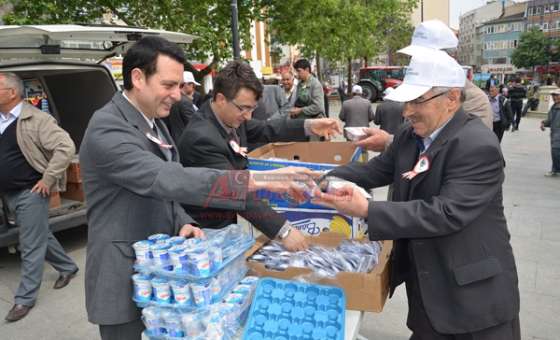 Çorlu Ziraat Odası'ndan Çiftçilere Pilav Ayran İkramı