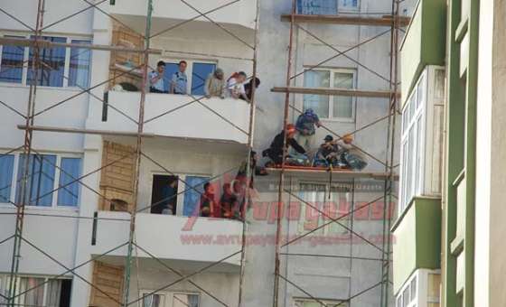 İskelede Mahsur Kalan İşçiyi İtfaiye Kurtardı