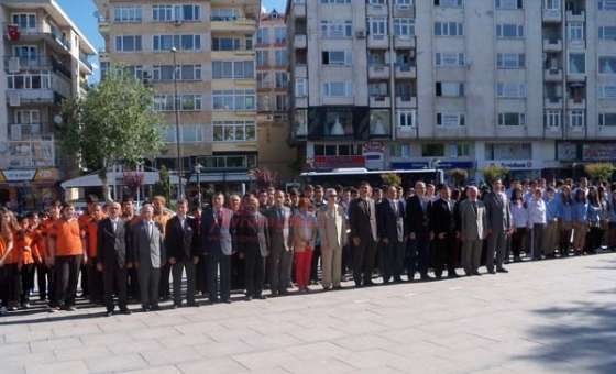 19 Mayıs'da Sadece Çelenk Sunma Töreni Yapılacak