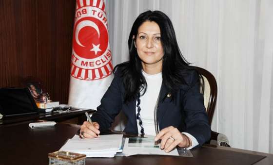 Özlem Yemişçi`den Miraç Kandili Kutlaması