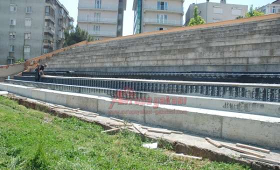  Zemin Tamam Sıra Tribünlerde
